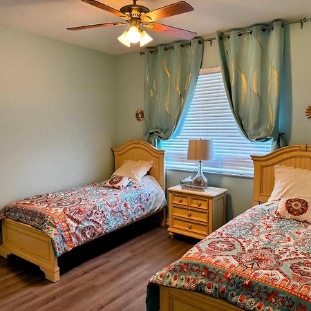 Stunning 2-Bedroom Plus Den Condo In Greenlinks Resort North North Naples Extérieur photo