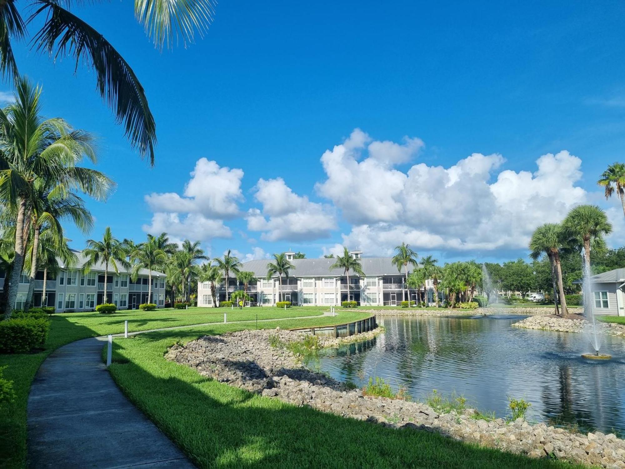 Stunning 2-Bedroom Plus Den Condo In Greenlinks Resort North North Naples Extérieur photo