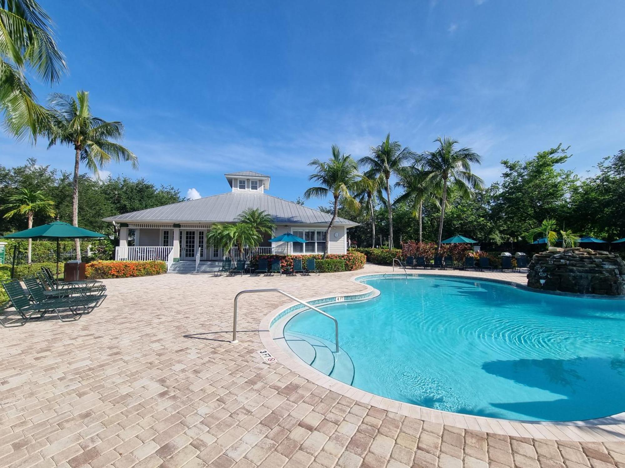 Stunning 2-Bedroom Plus Den Condo In Greenlinks Resort North North Naples Extérieur photo