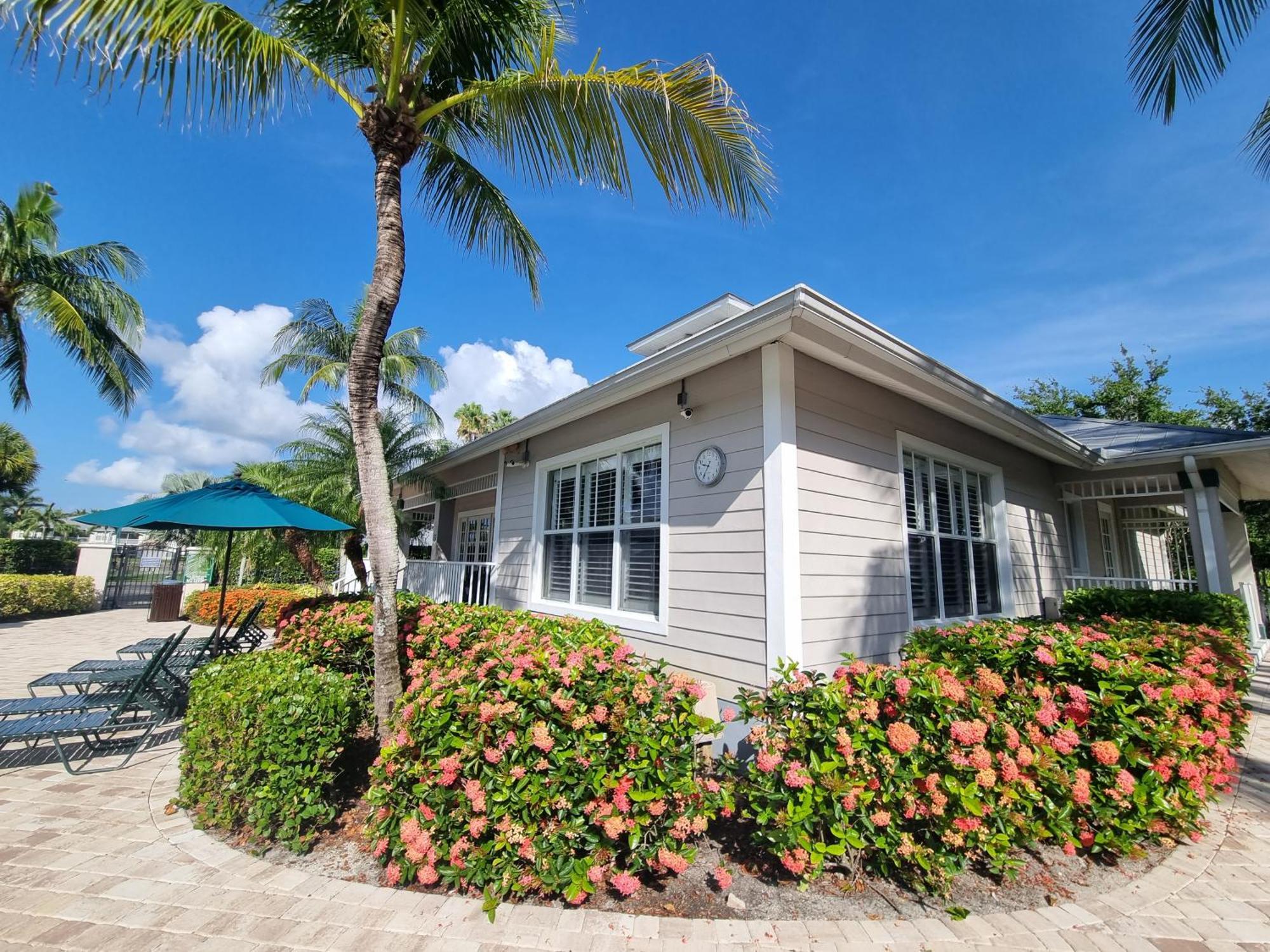 Stunning 2-Bedroom Plus Den Condo In Greenlinks Resort North North Naples Extérieur photo