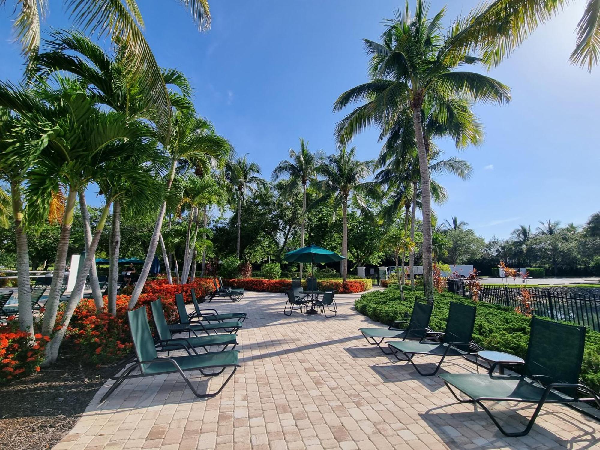 Stunning 2-Bedroom Plus Den Condo In Greenlinks Resort North North Naples Extérieur photo