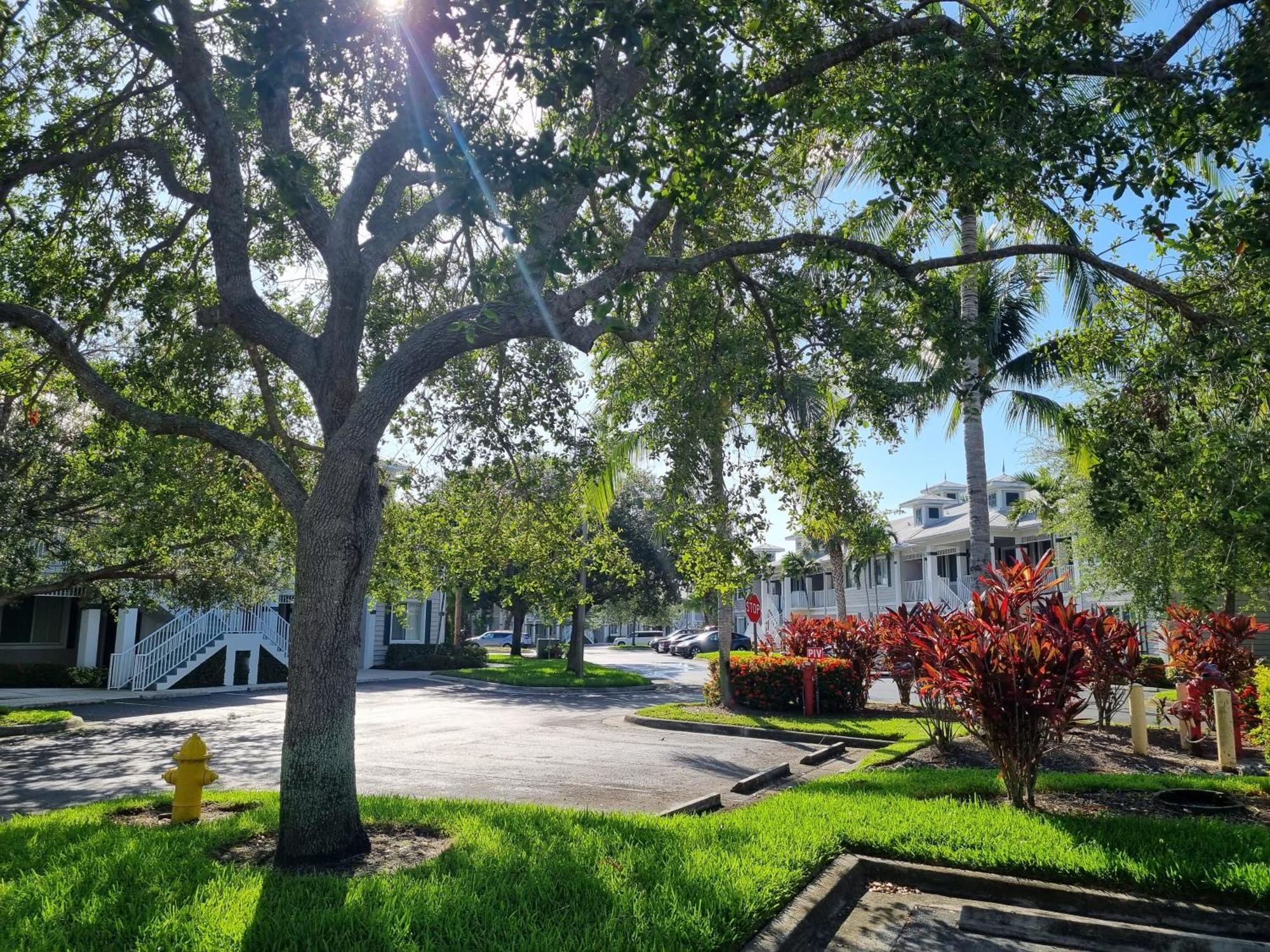 Stunning 2-Bedroom Plus Den Condo In Greenlinks Resort North North Naples Extérieur photo
