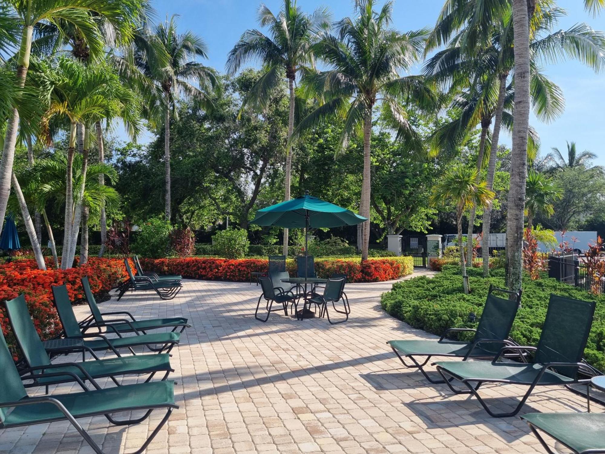Stunning 2-Bedroom Plus Den Condo In Greenlinks Resort North North Naples Extérieur photo