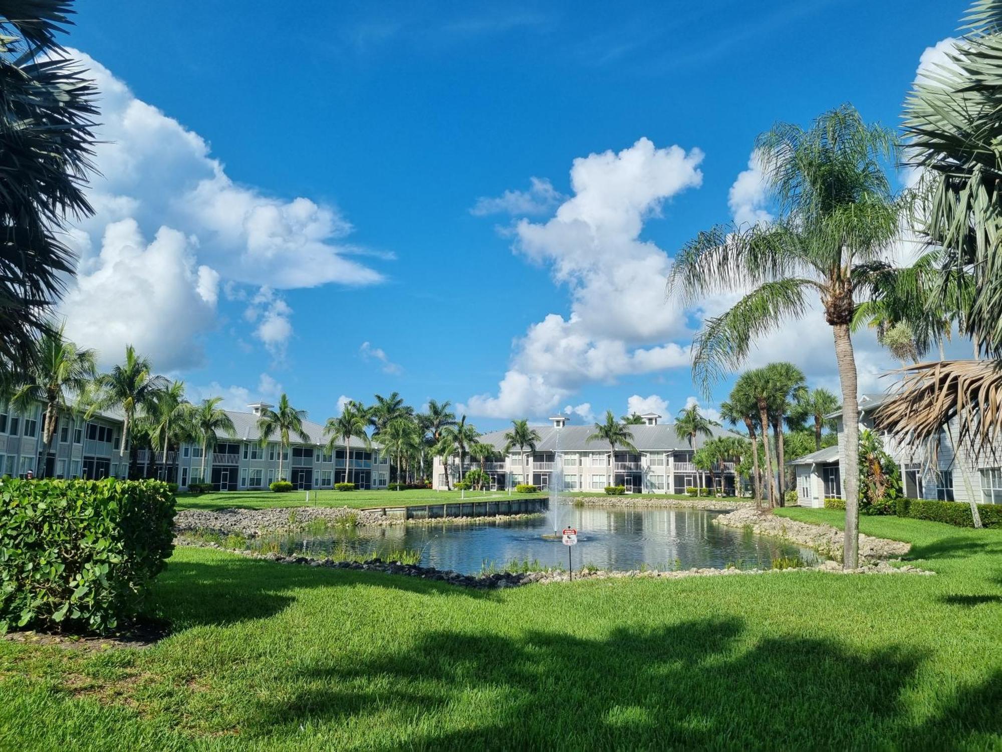 Stunning 2-Bedroom Plus Den Condo In Greenlinks Resort North North Naples Extérieur photo